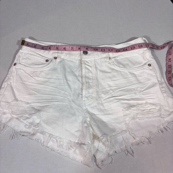 Free People, We The Free Loving Good Vibrations Cutoffs size 31 0B1103563 - Picture 12 of 14